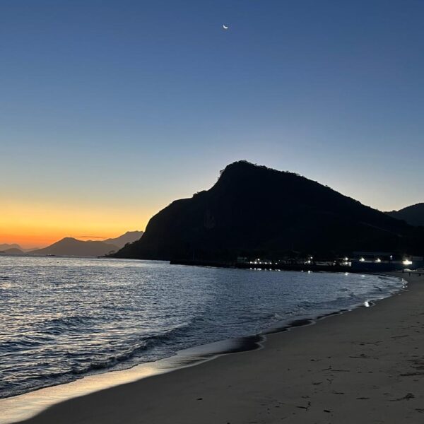 Noite na praia de Muriqui